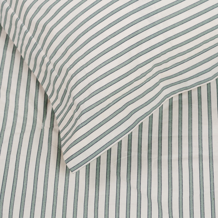 Agave Stripe@Soft cotton comforter with playful print for kids room