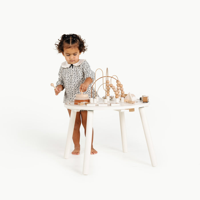 Camel@Child using an activity table for hands-on creative play