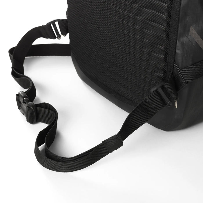 360 Lap 25L_37747_detail-waist belt 2
