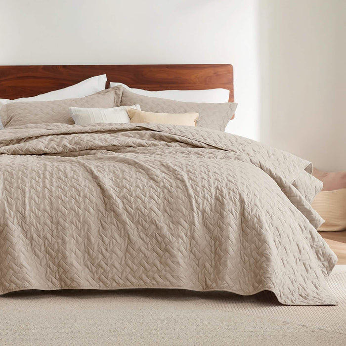 GentleSoft™ Basket-weave Quilt Set