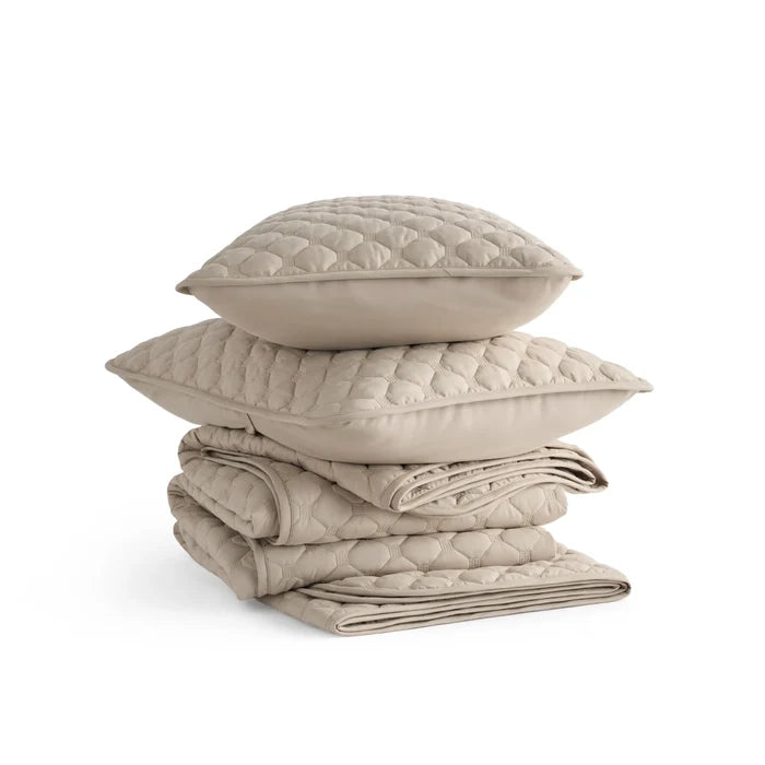Classic Honeycomb Quilt Set