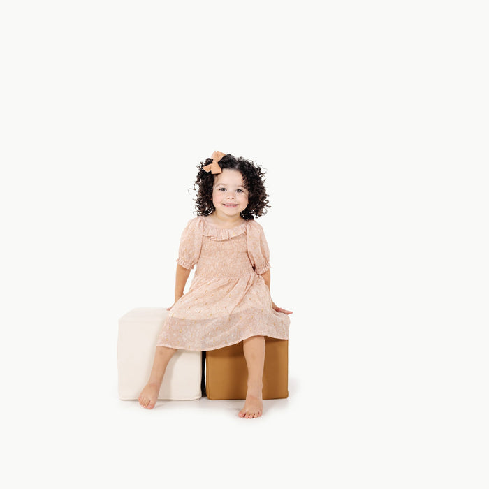 Camel • Ivory@Kid sitting by Camel Cubes