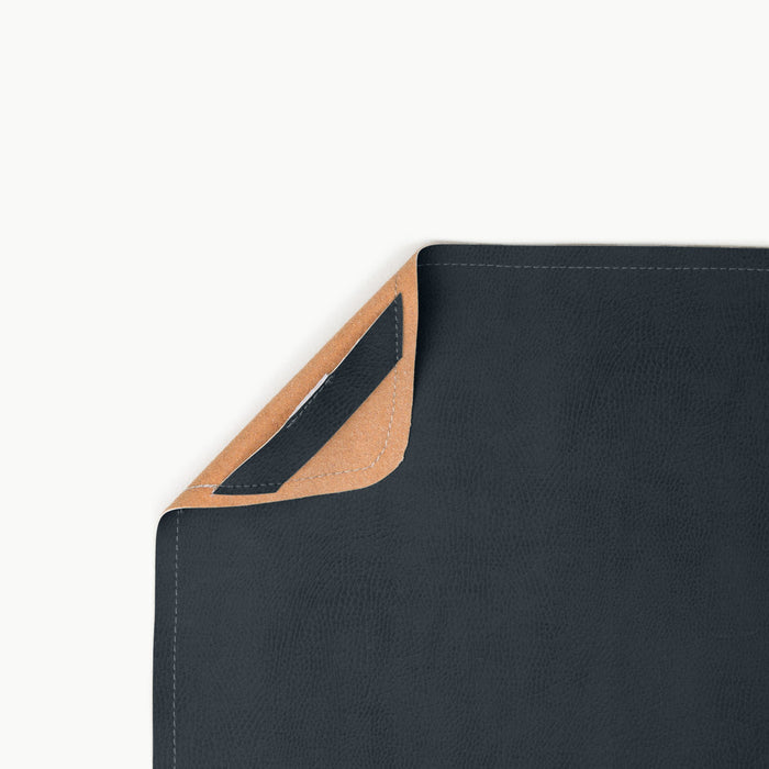 Raven (on sale)@Hanging tab detail on the Raven Midi+ Mat