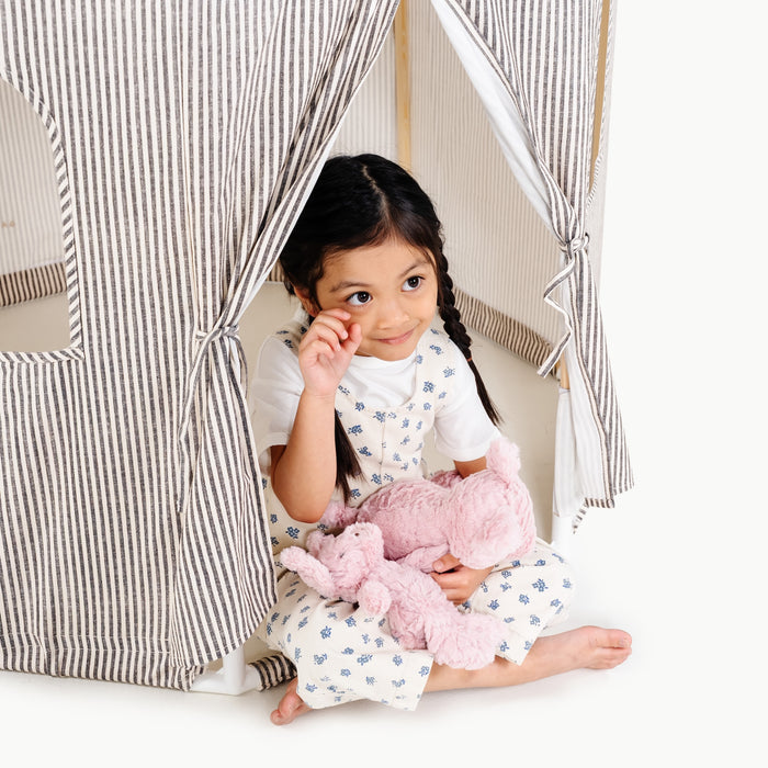 Stone Stripe@little girl sitting in the play tent