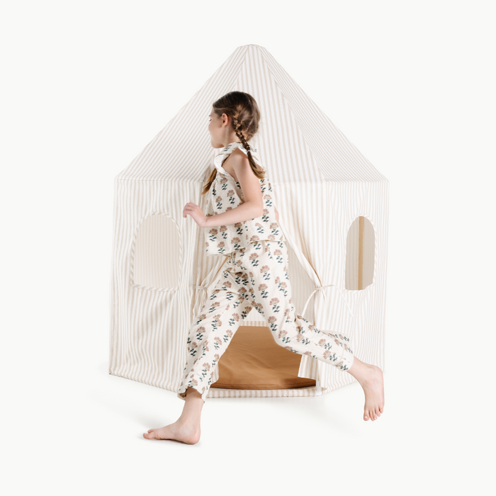 Cafe Stripe@Kid playing with Cafe Stripe Play Tent