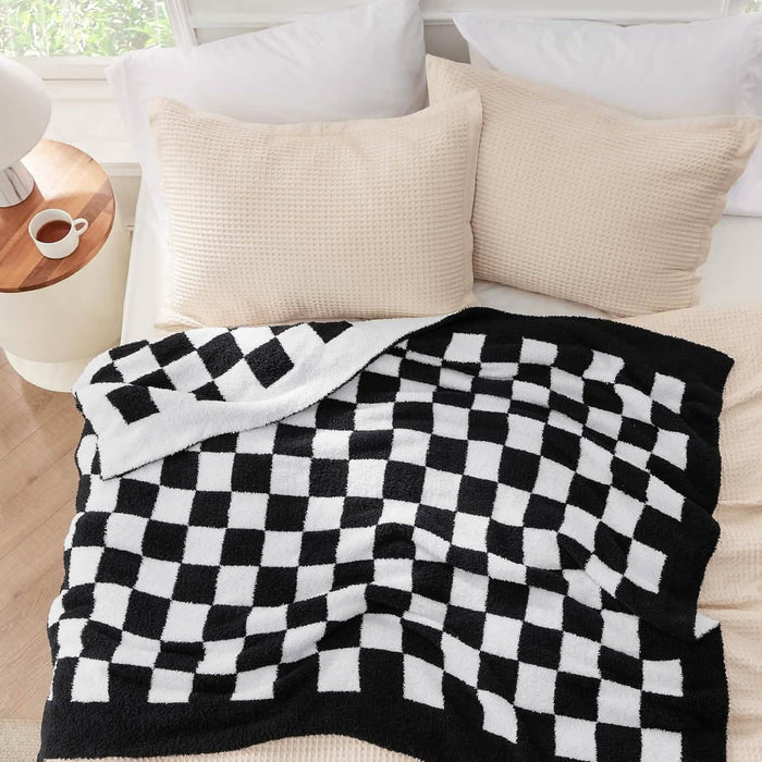 Throw / Checkered Black