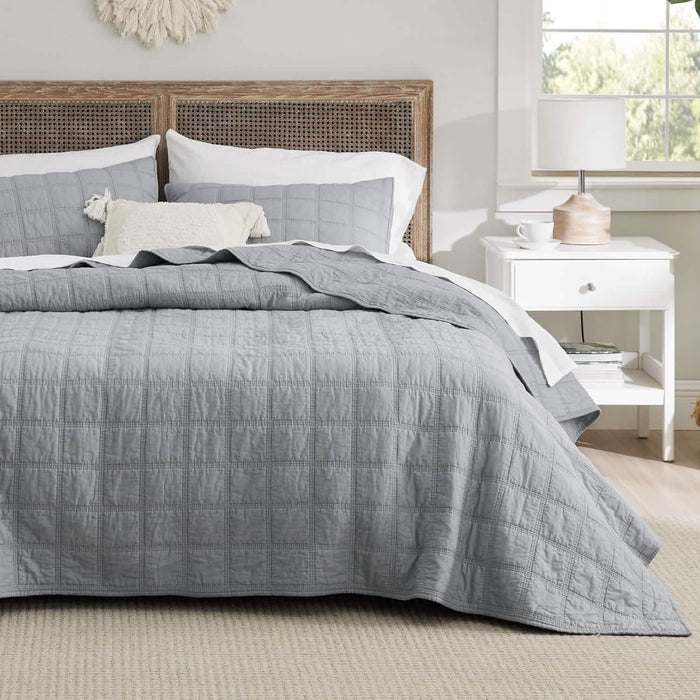 Grey / Queen