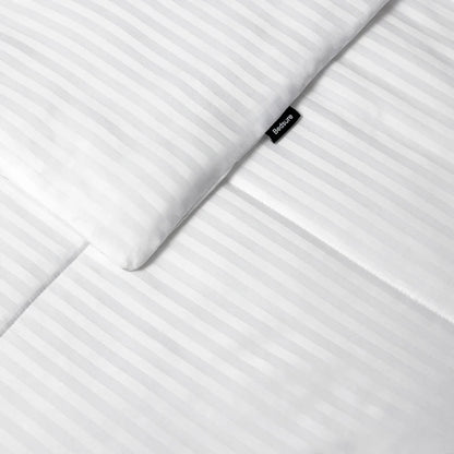 Weightless Comfy Striped Quilt